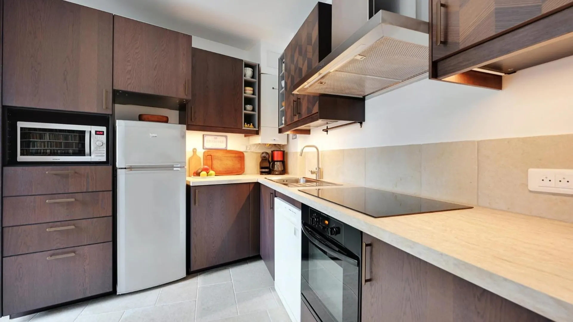 Fully Renovated In Montmartre * Paris
