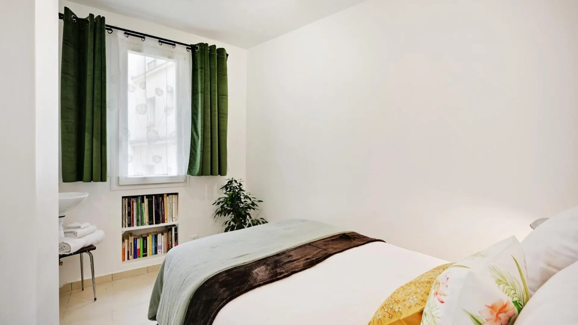 Apartment Fully Renovated In Montmartre *