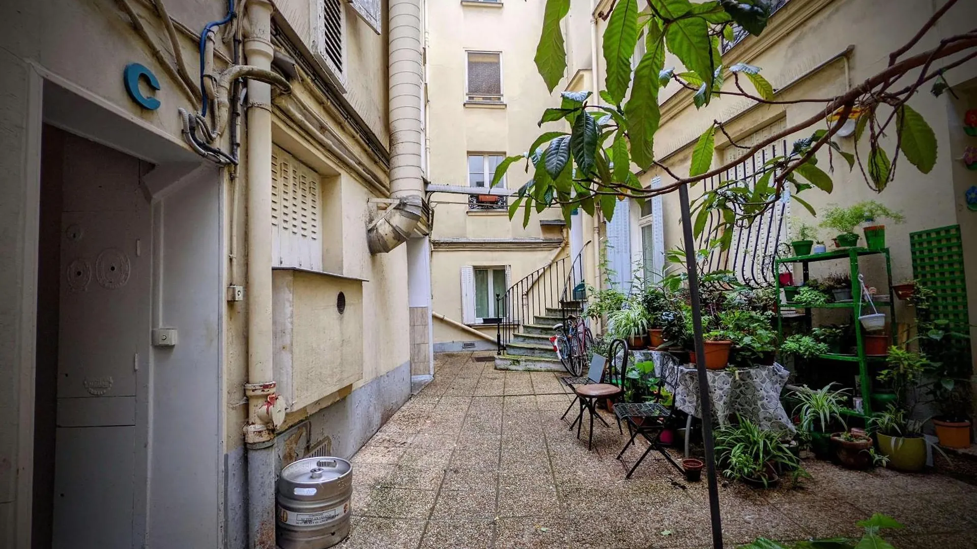 Fully Renovated In Montmartre *