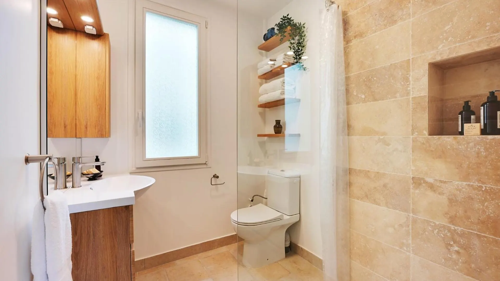 Fully Renovated In Montmartre Apartment Paris