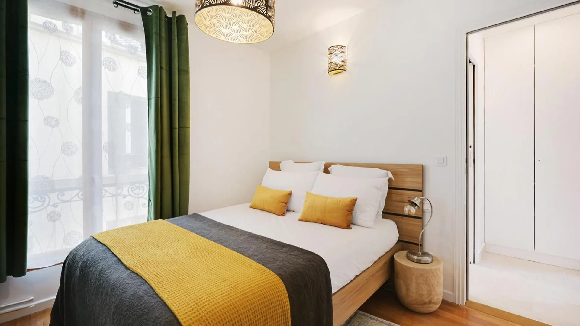 Fully Renovated In Montmartre Apartment