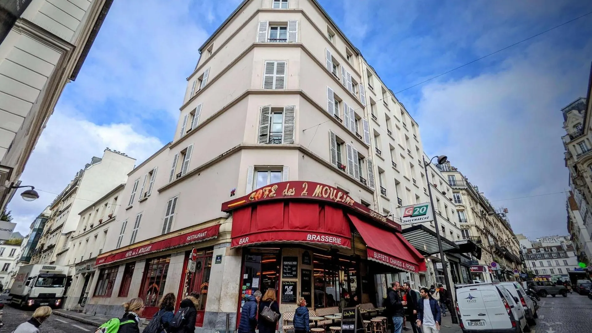 Fully Renovated In Montmartre Paris