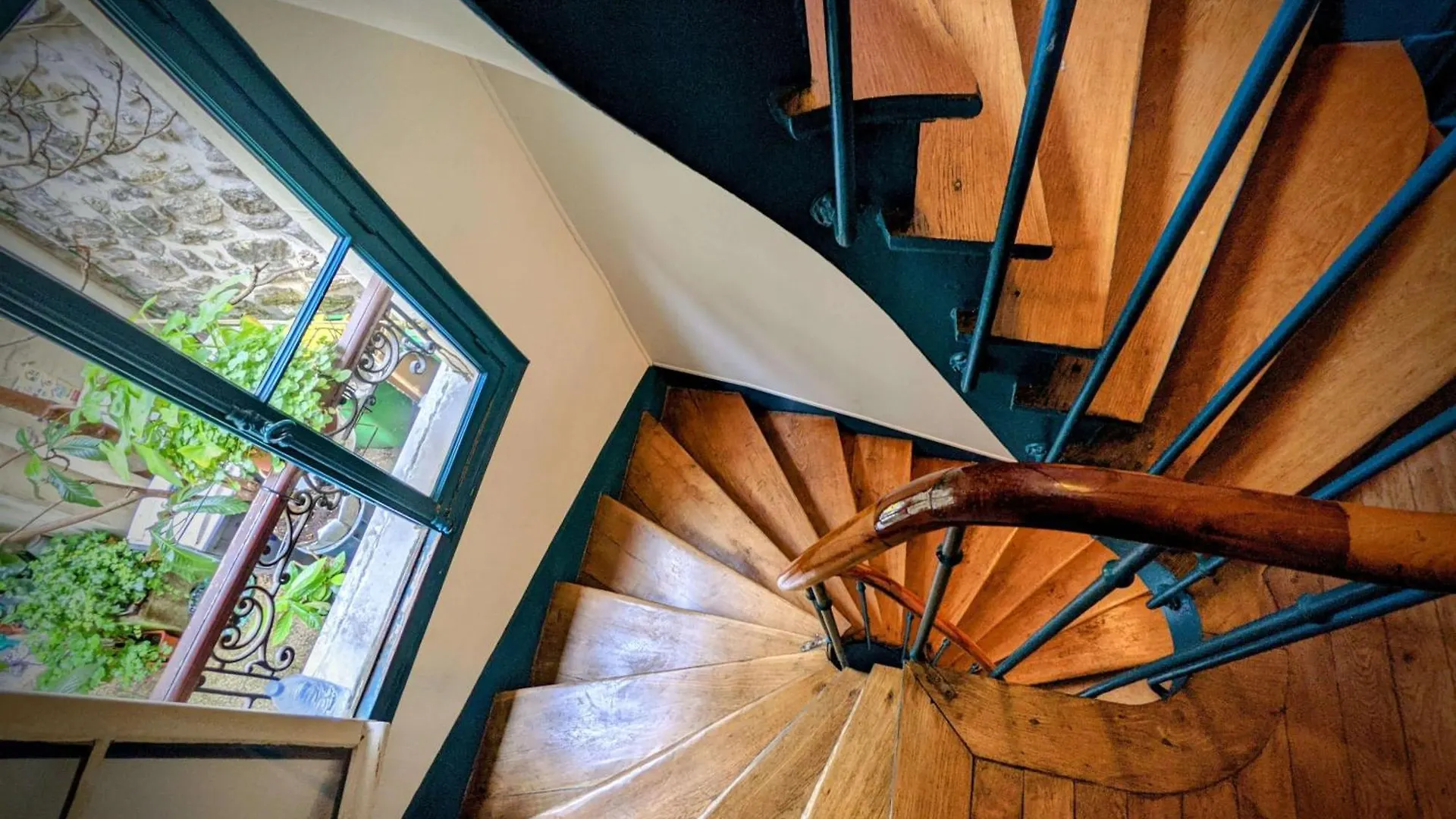 Fully Renovated In Montmartre Apartment *